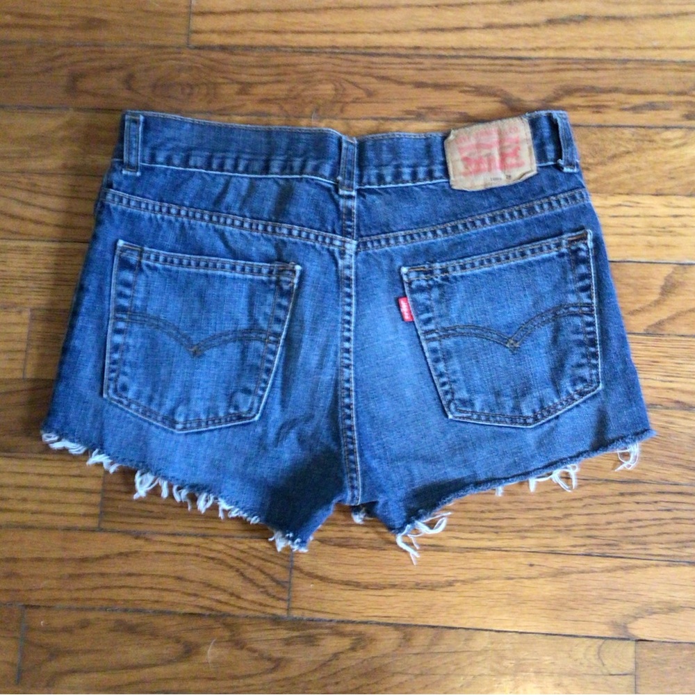 Levi's 505 medium wash distressed cut off short